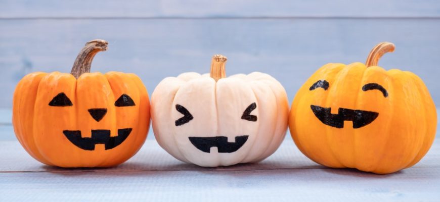 Orange,And,White,Pumpkins,Halloween,Decorate,On,Blue,Wooden,Background.